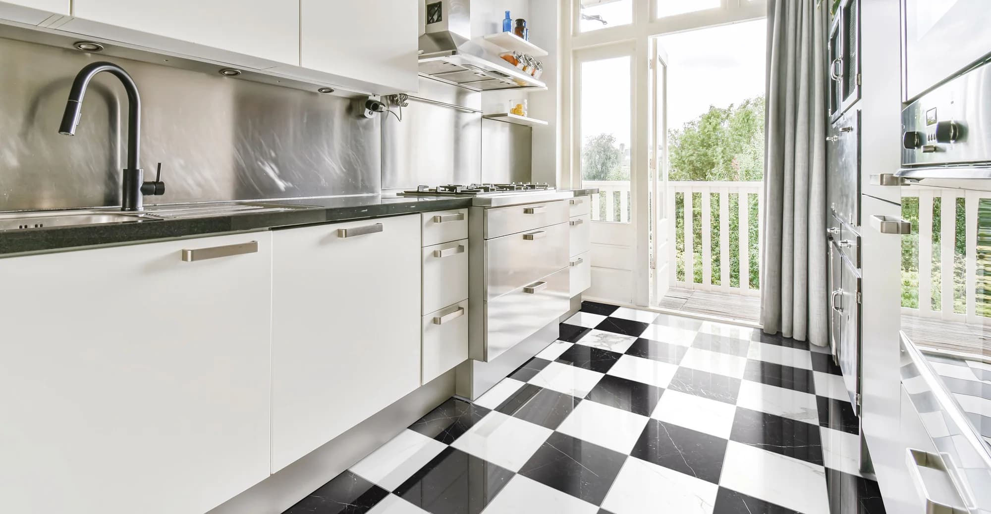 Luxury Nero Marquina installation space